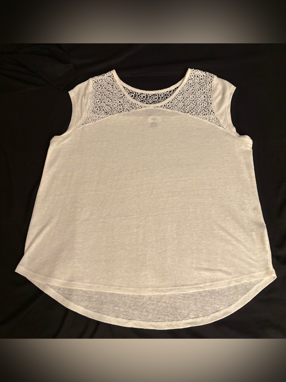 Women’s Old Navy crochet sleeveless linen blend soft white top in size XL EUC